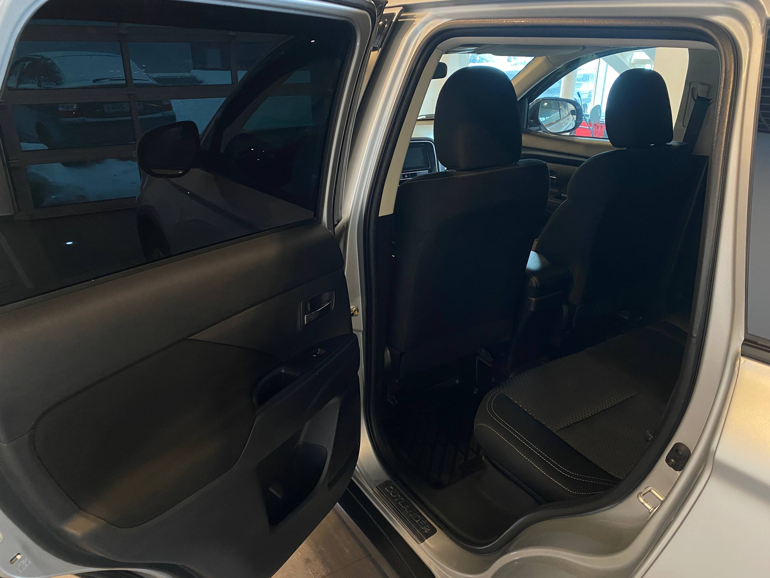 MITSUBISHI OUTLANDER