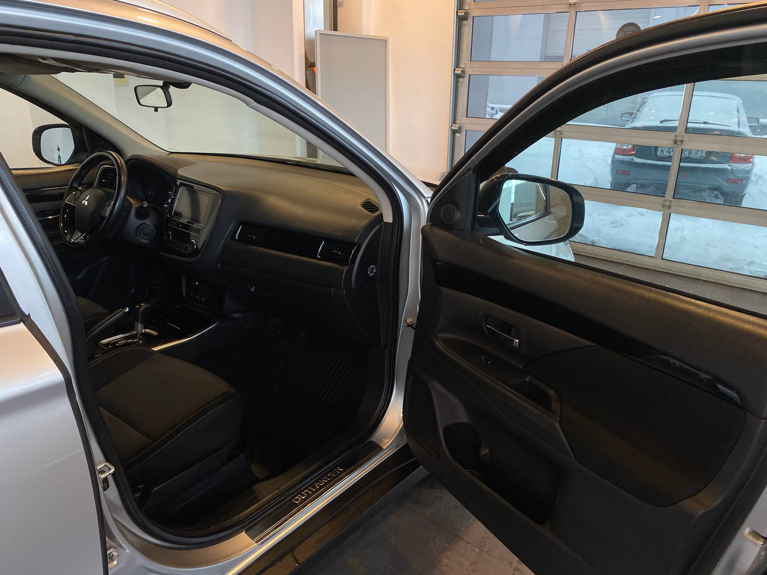 MITSUBISHI OUTLANDER