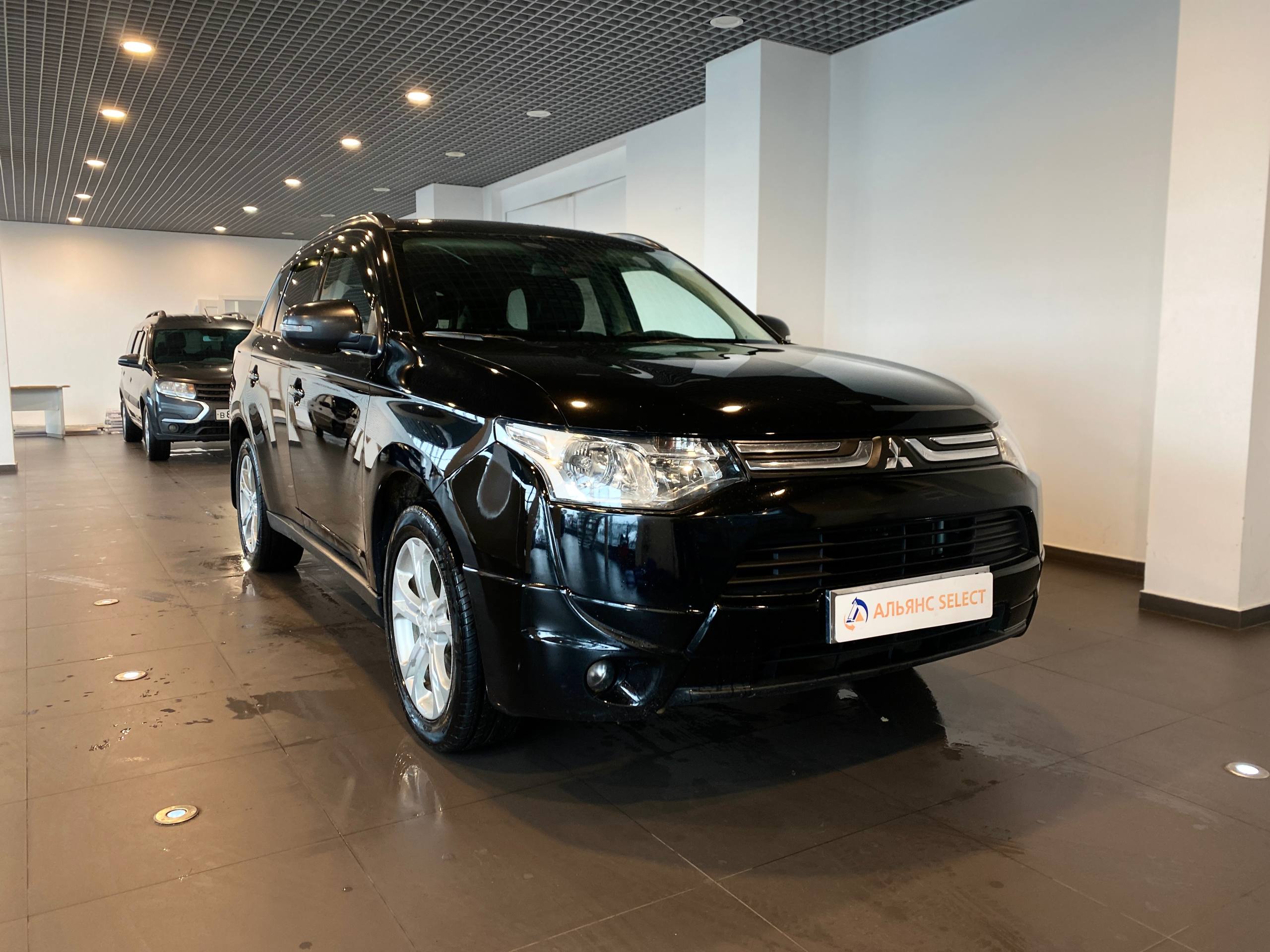 MITSUBISHI OUTLANDER