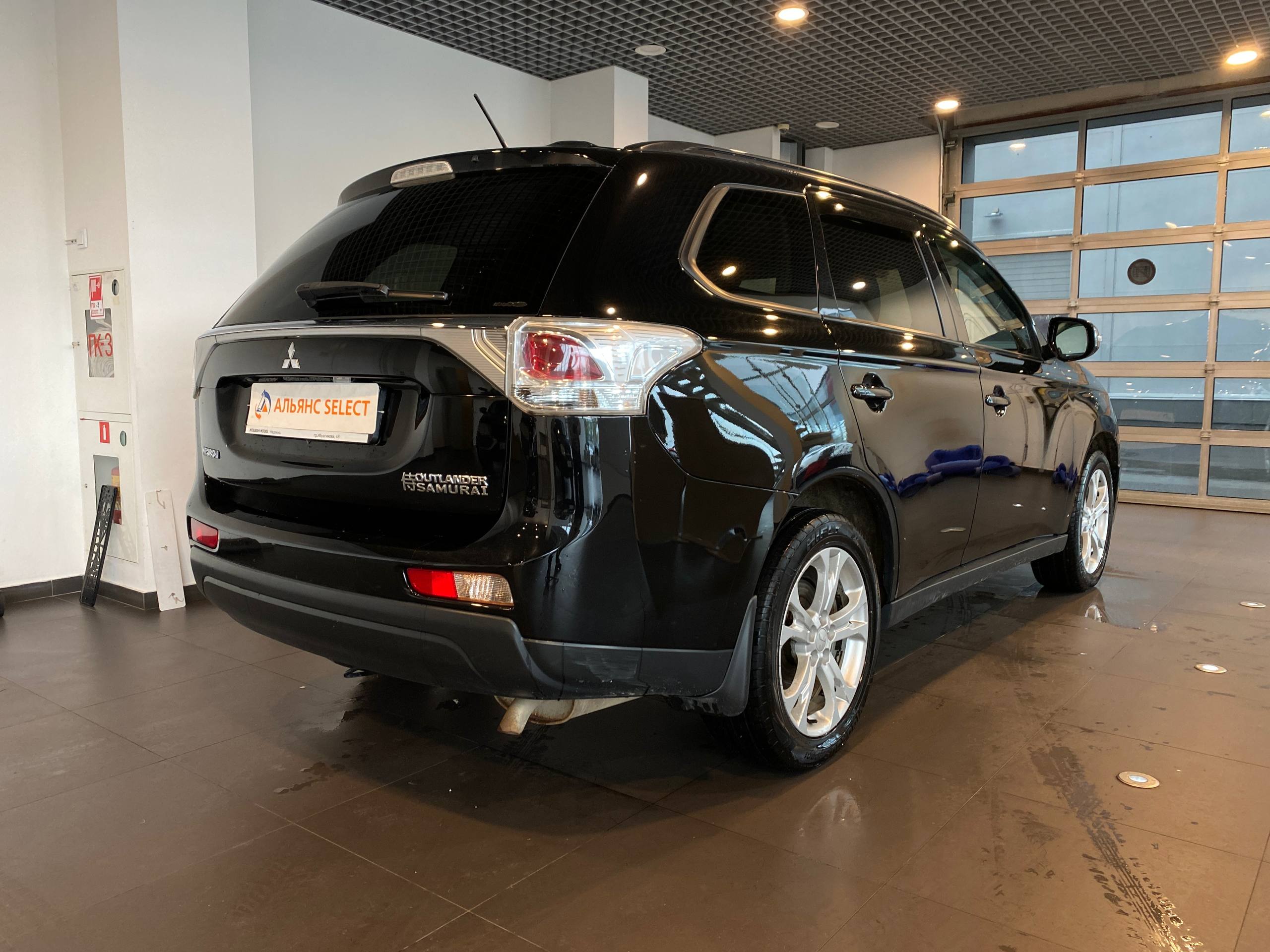 MITSUBISHI OUTLANDER