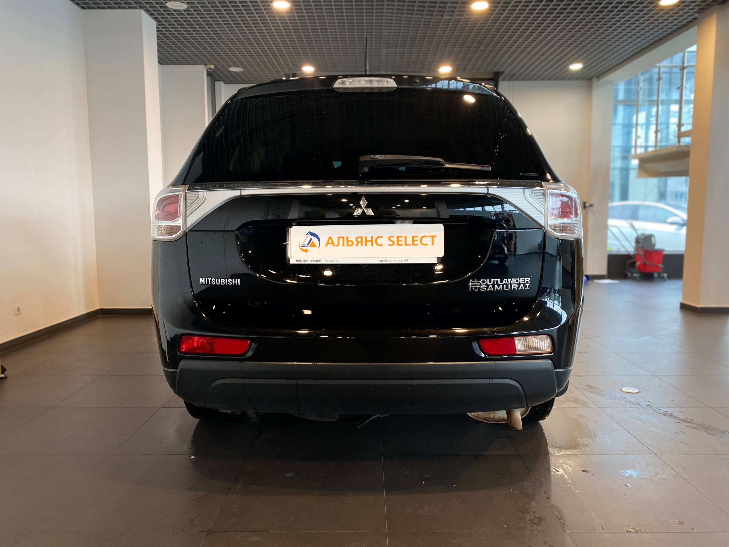 MITSUBISHI OUTLANDER