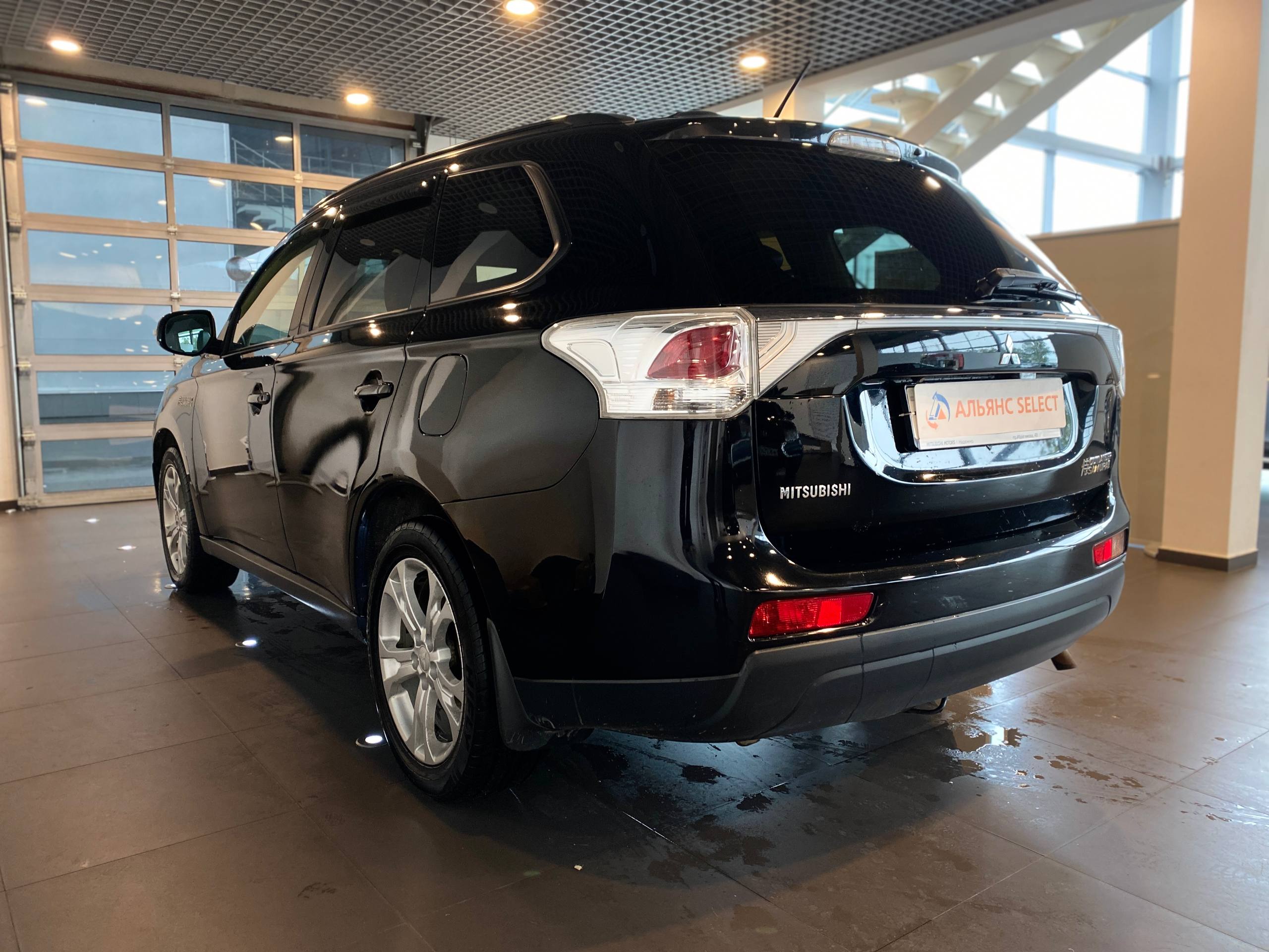 MITSUBISHI OUTLANDER