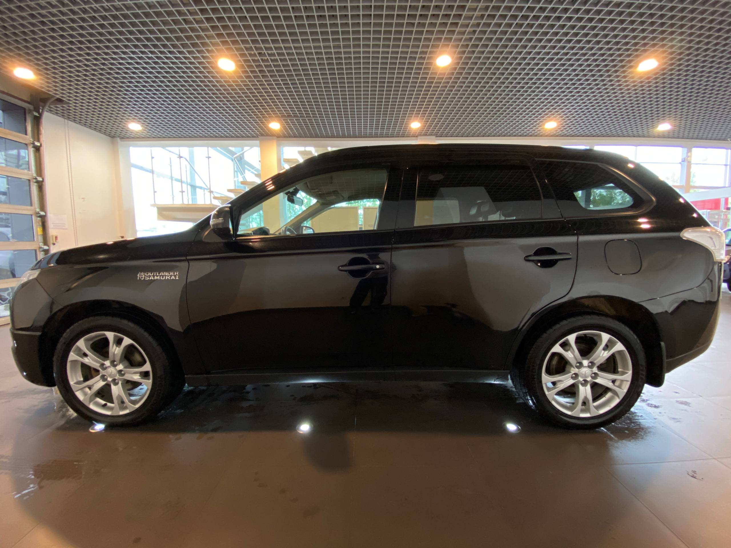 MITSUBISHI OUTLANDER