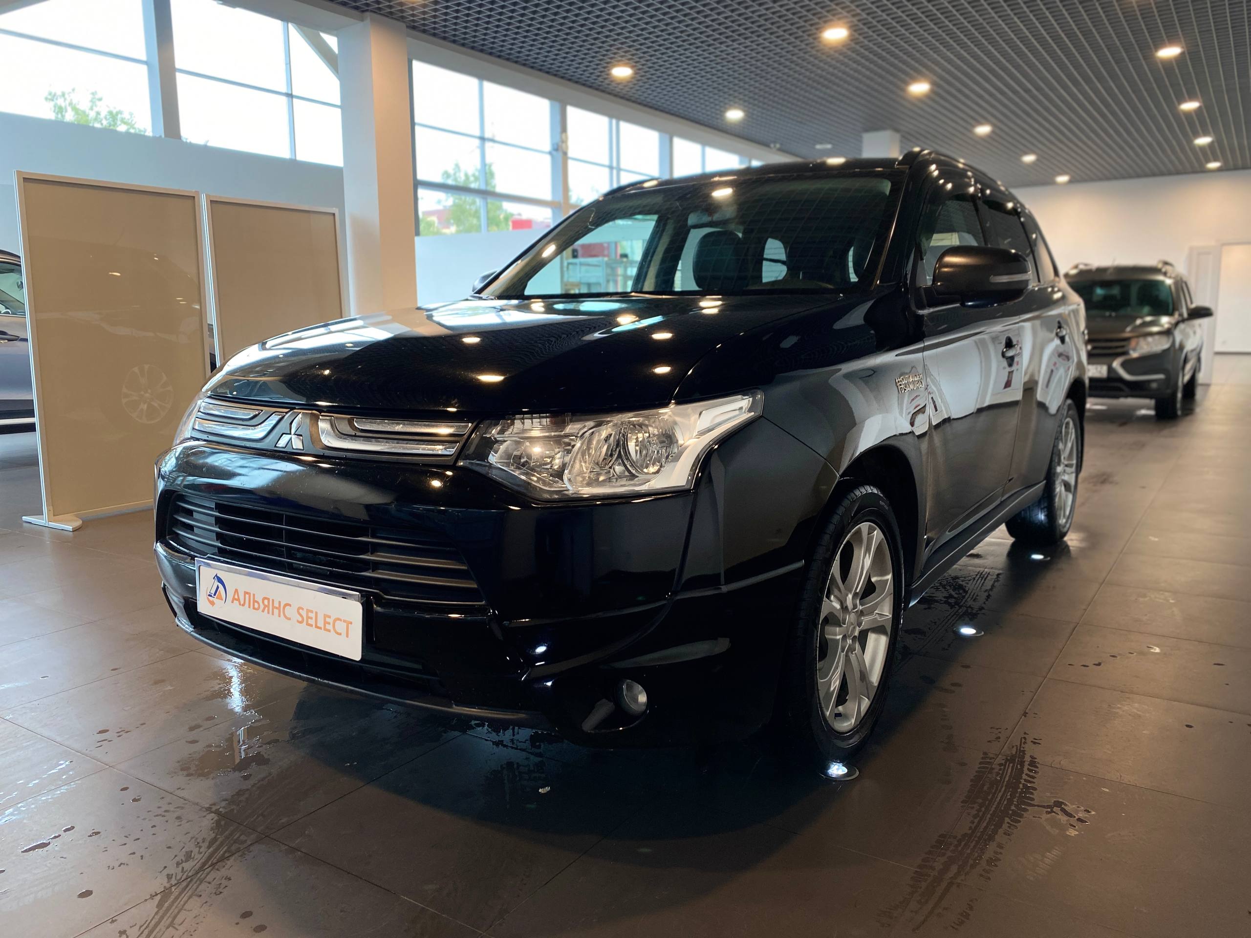 MITSUBISHI OUTLANDER