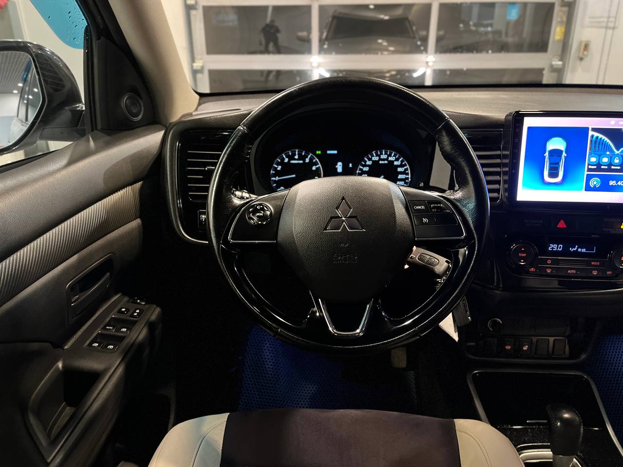 MITSUBISHI OUTLANDER