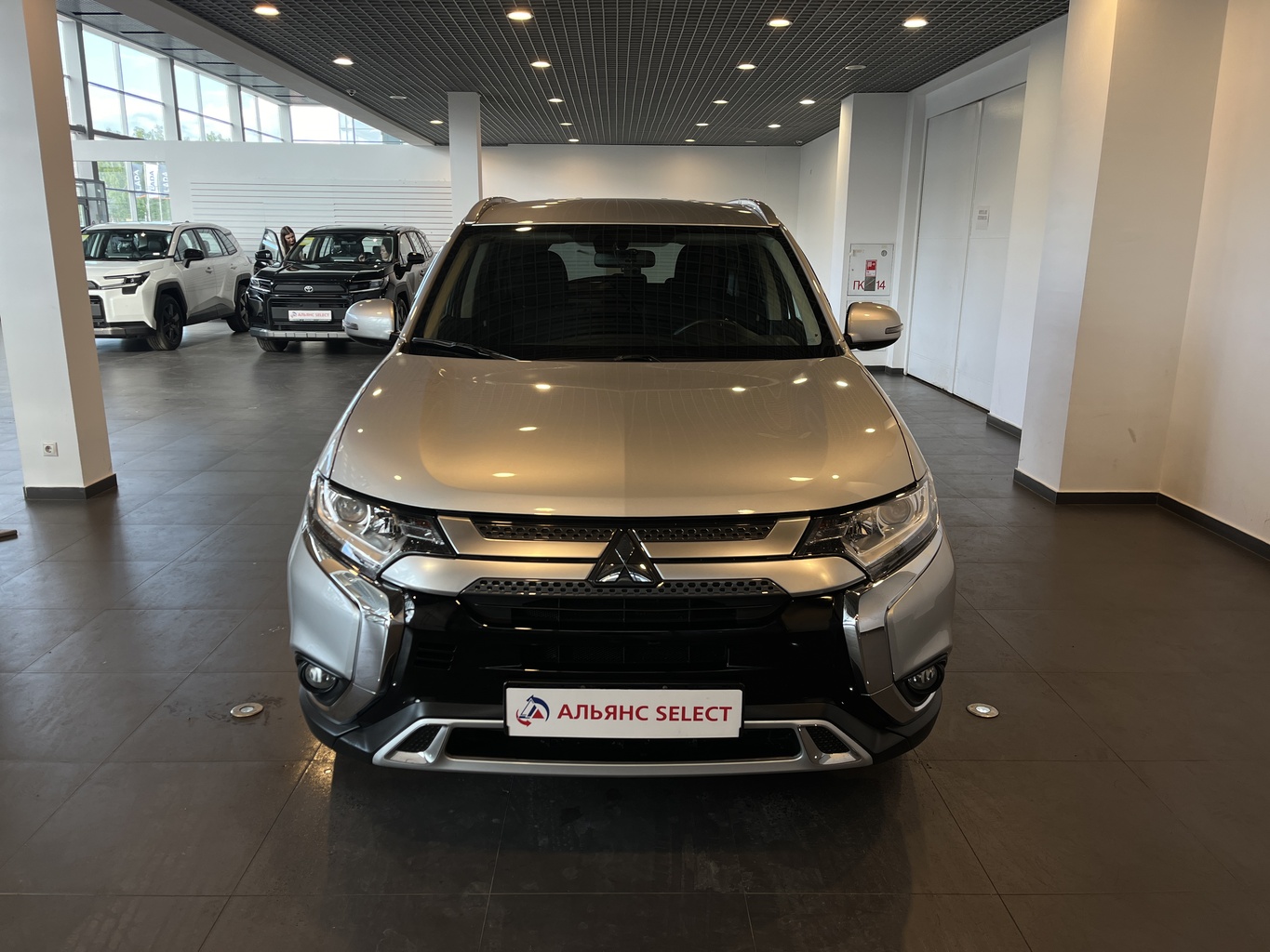 MITSUBISHI OUTLANDER