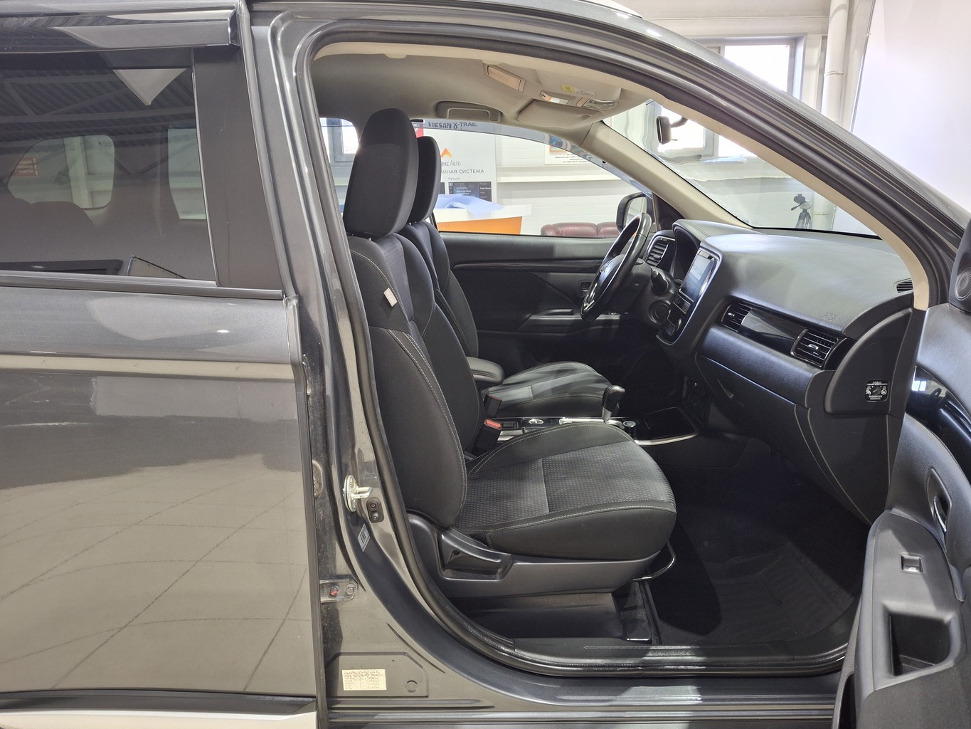 MITSUBISHI OUTLANDER