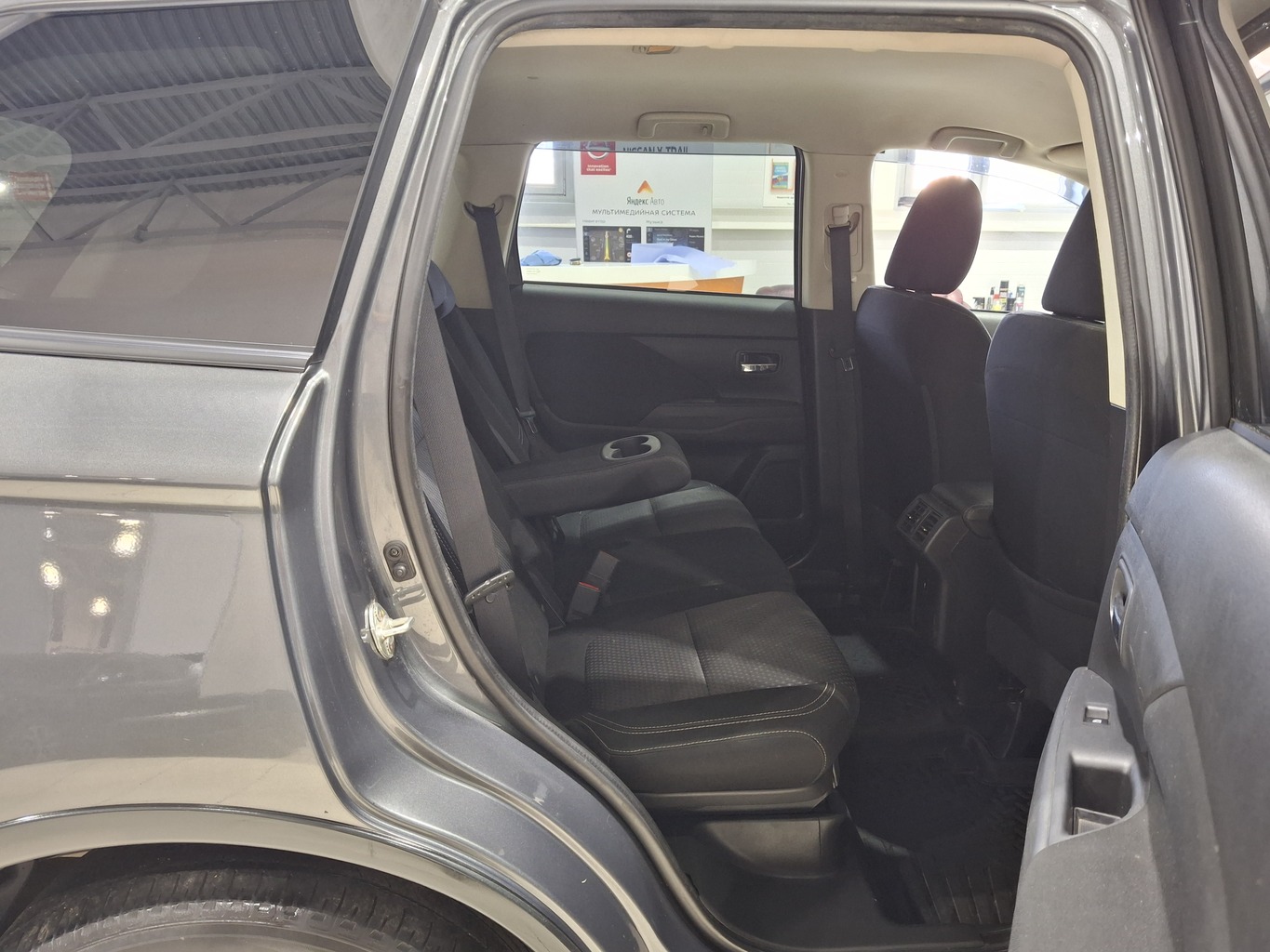 MITSUBISHI OUTLANDER