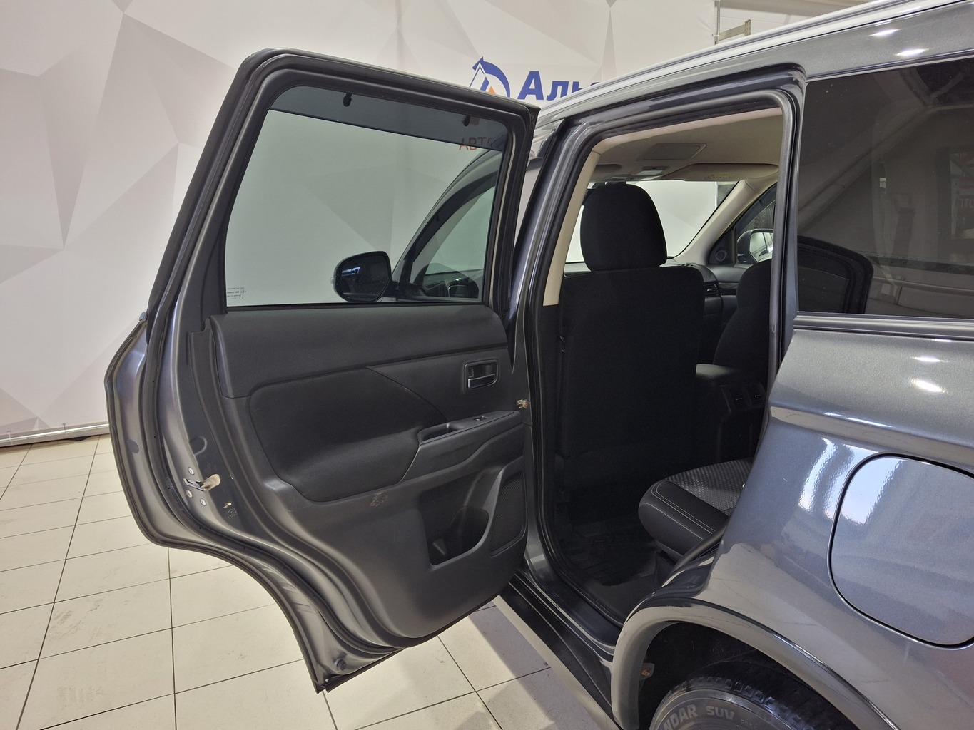 MITSUBISHI OUTLANDER