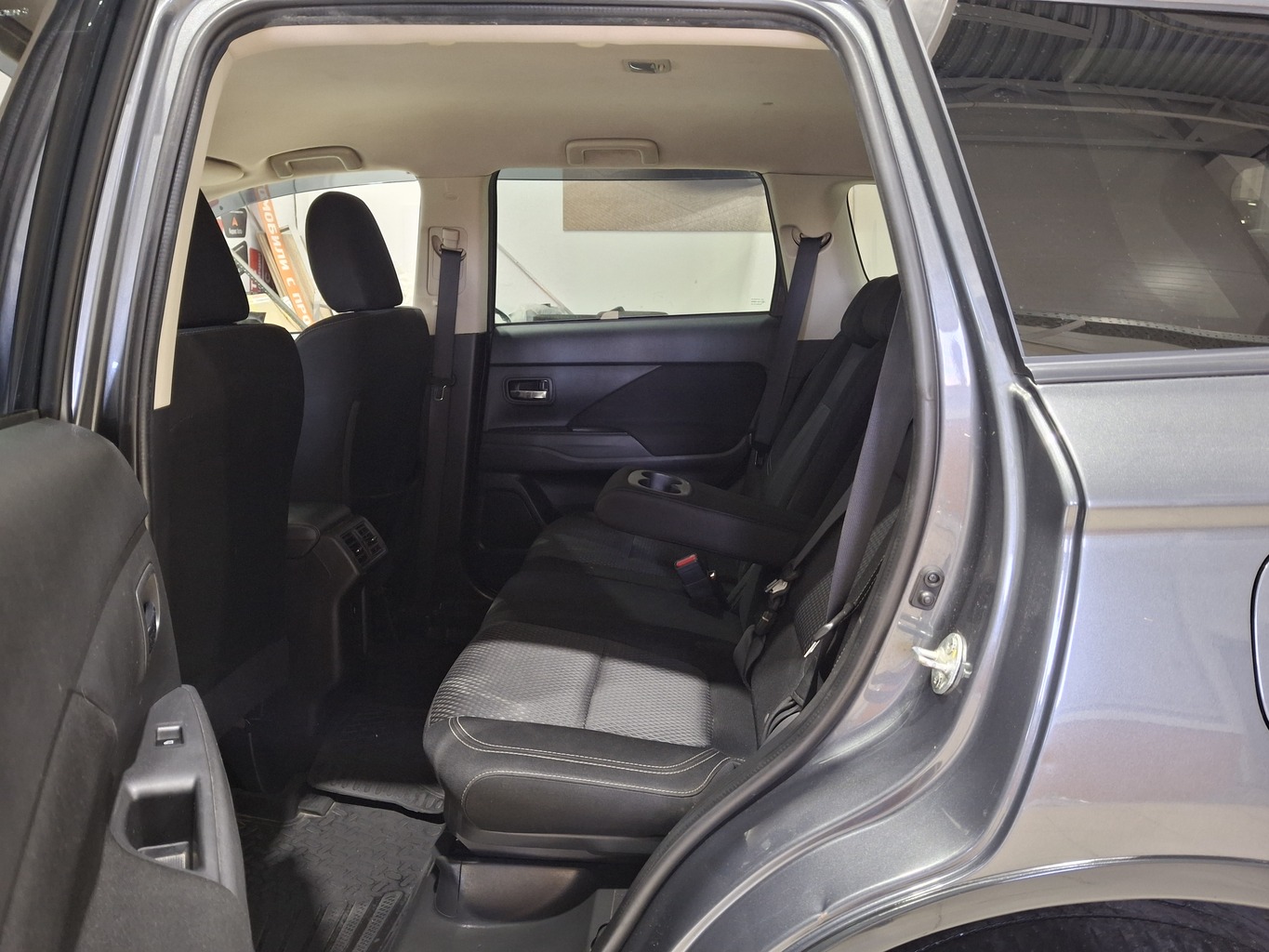 MITSUBISHI OUTLANDER