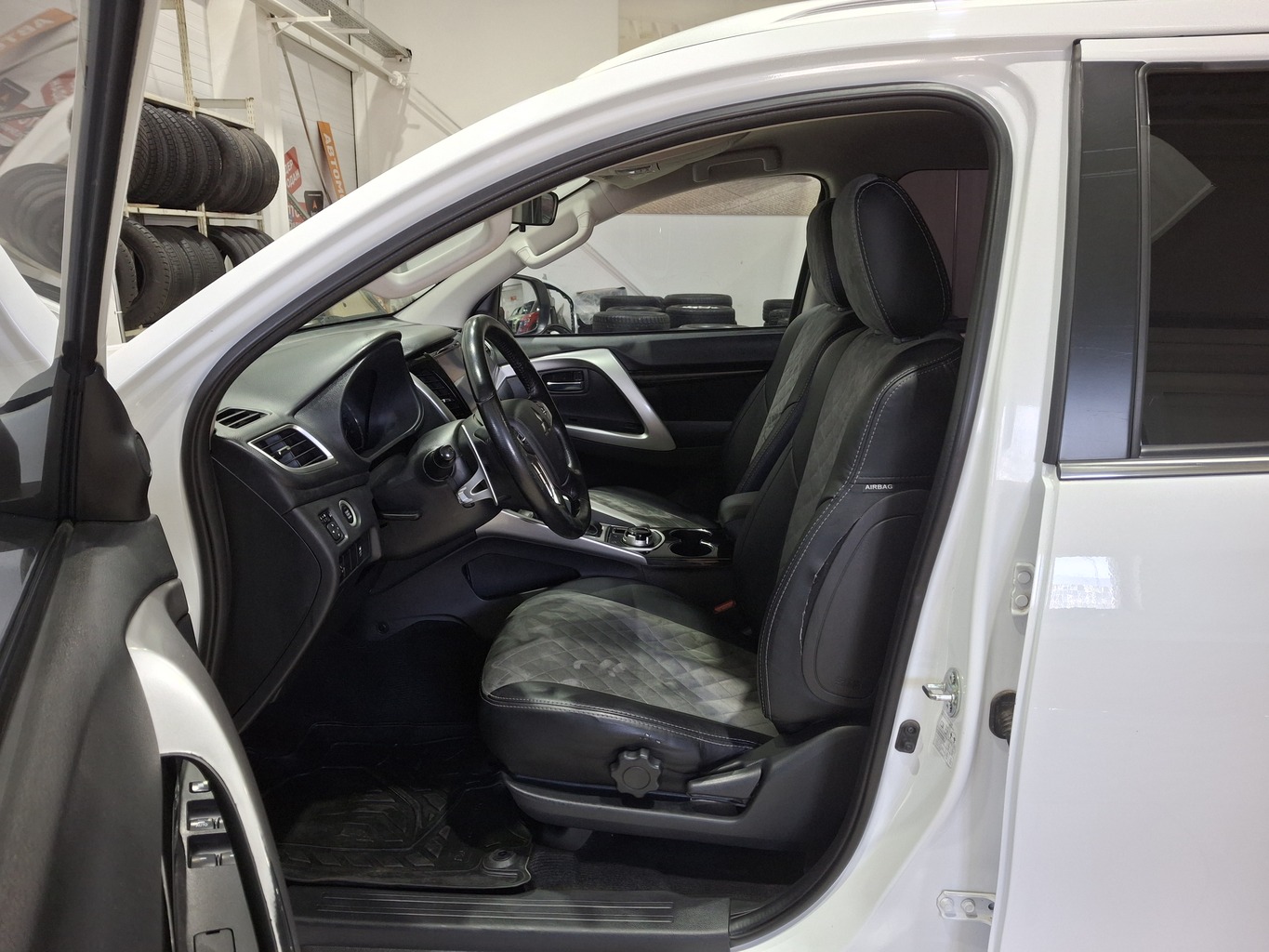 MITSUBISHI PAJERO