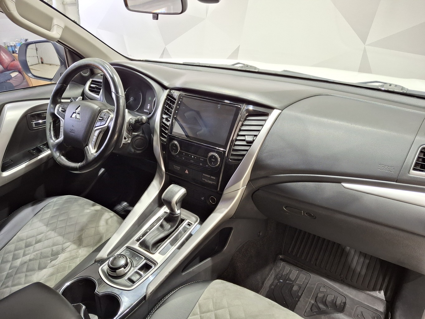 MITSUBISHI PAJERO