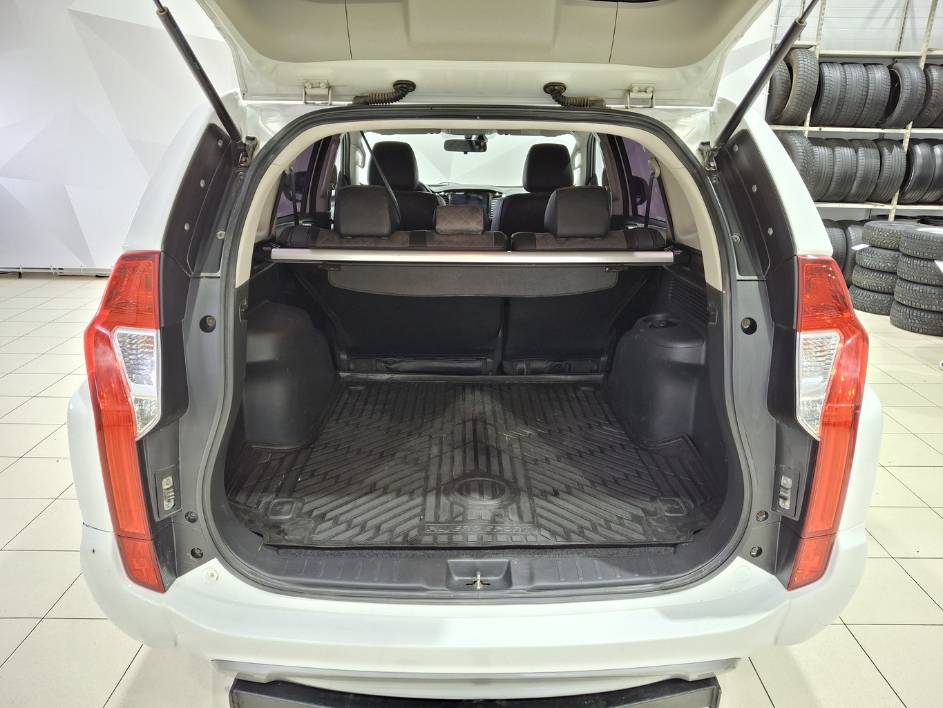 MITSUBISHI PAJERO