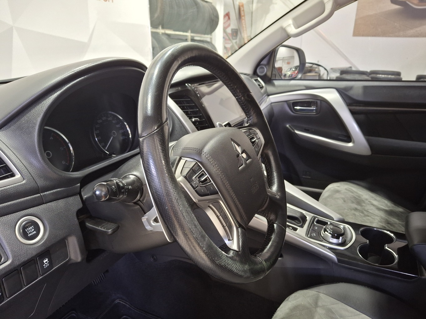 MITSUBISHI PAJERO
