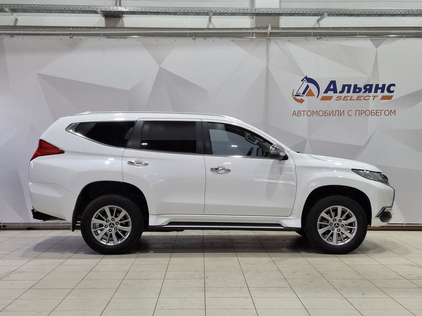 MITSUBISHI PAJERO