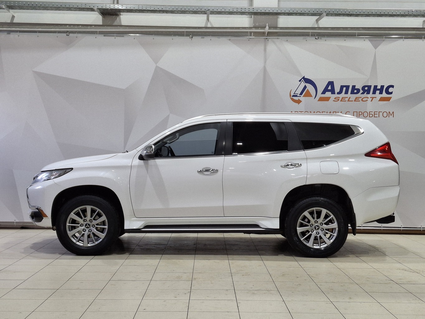 MITSUBISHI PAJERO