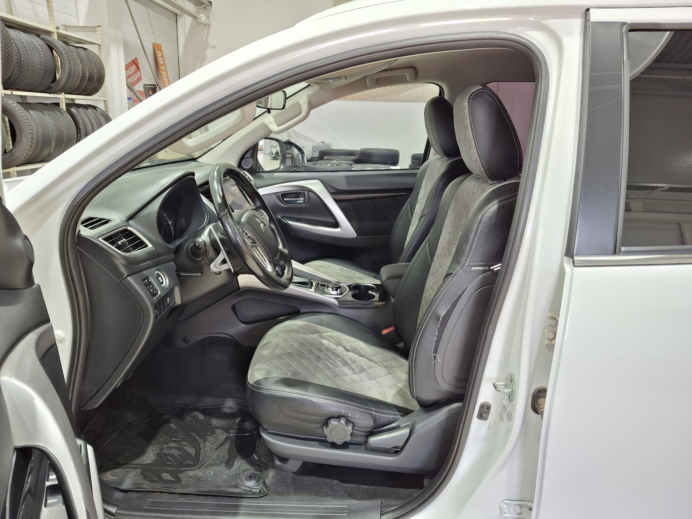 MITSUBISHI PAJERO