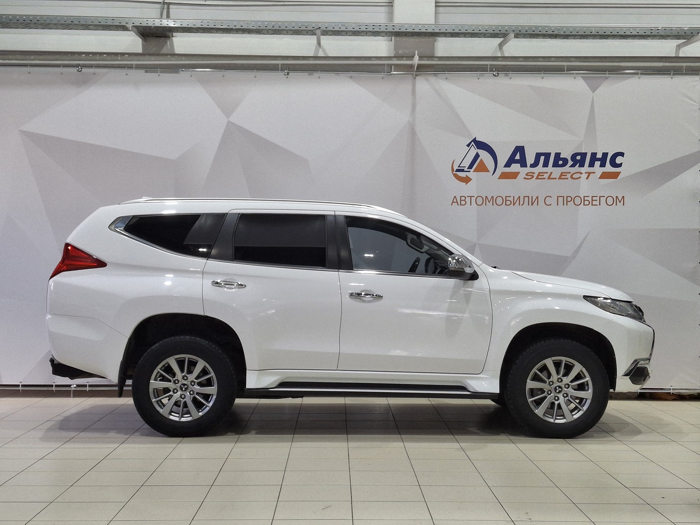 MITSUBISHI PAJERO