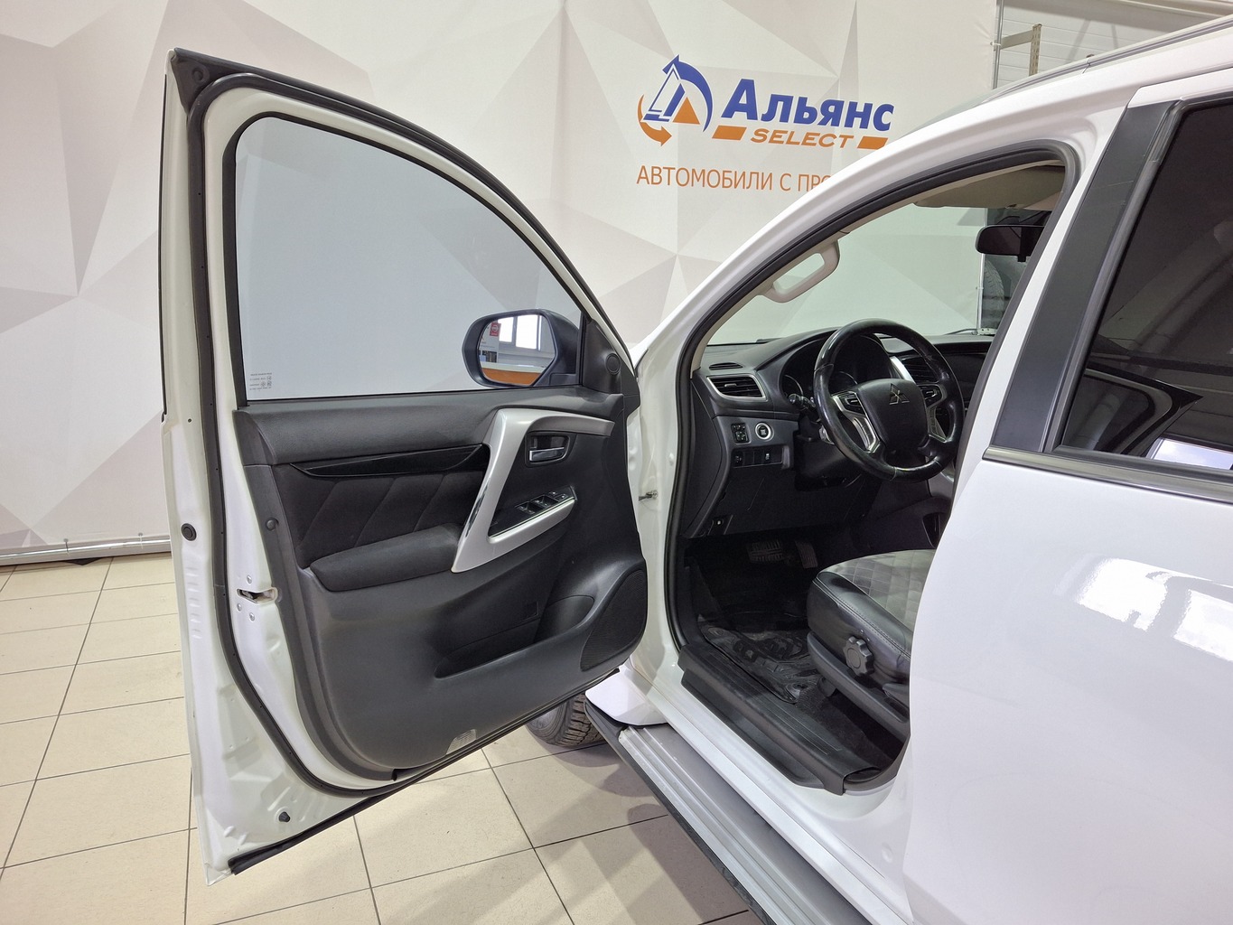 MITSUBISHI PAJERO