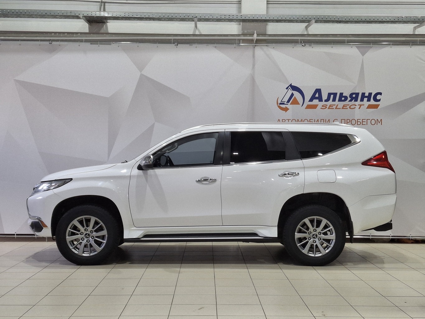 MITSUBISHI PAJERO