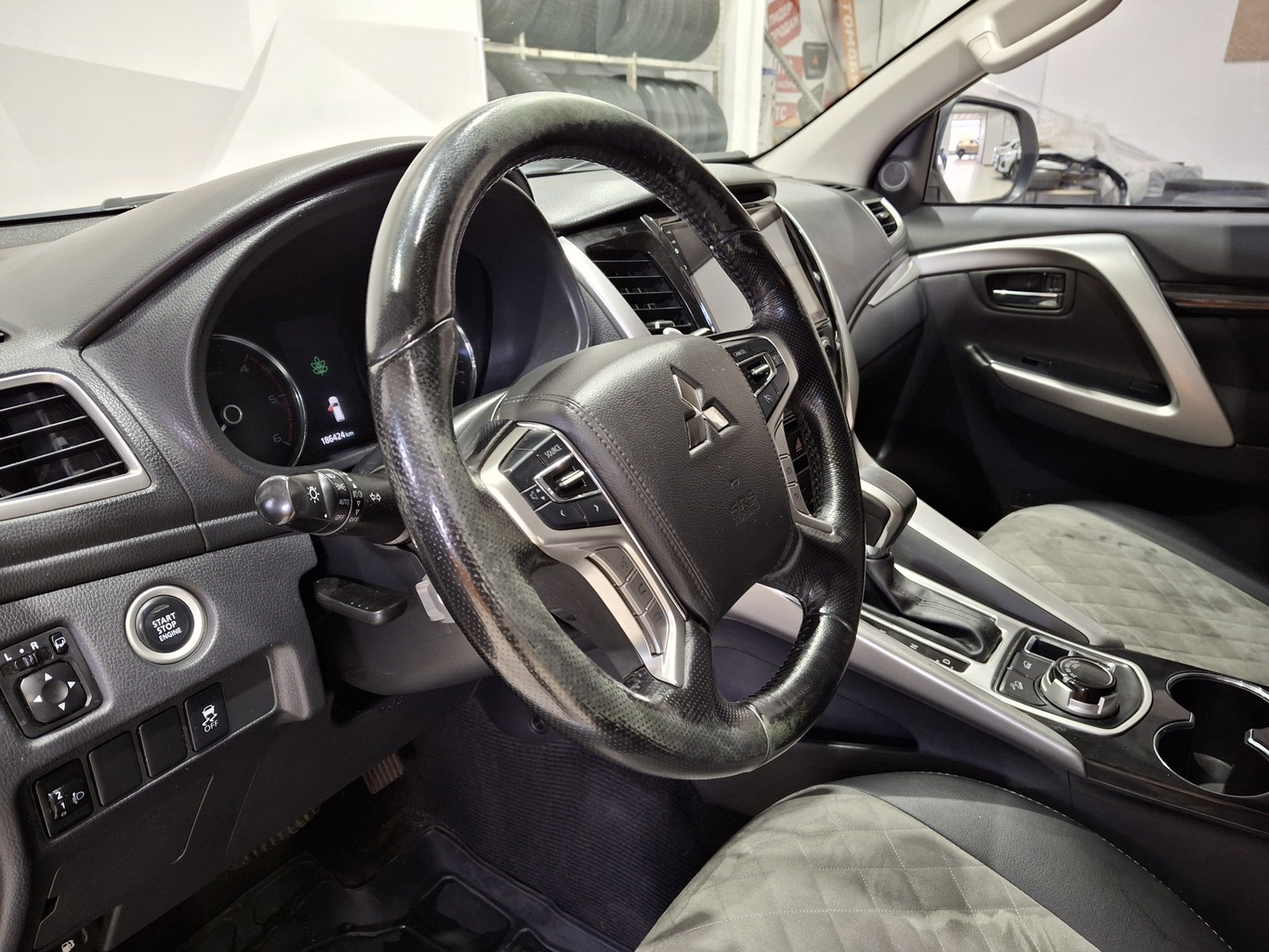 MITSUBISHI PAJERO
