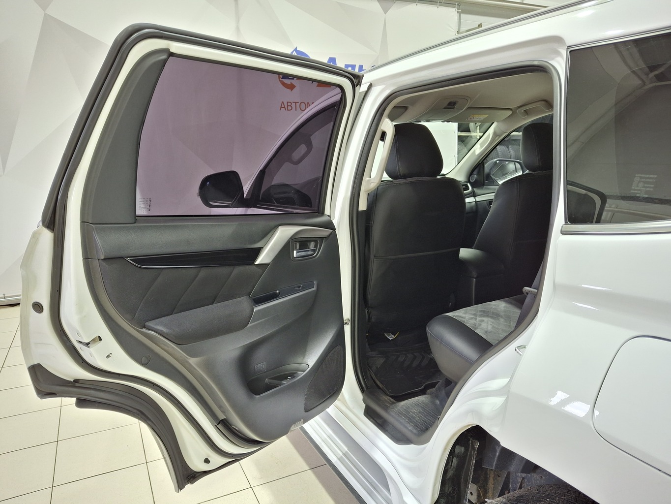 MITSUBISHI PAJERO