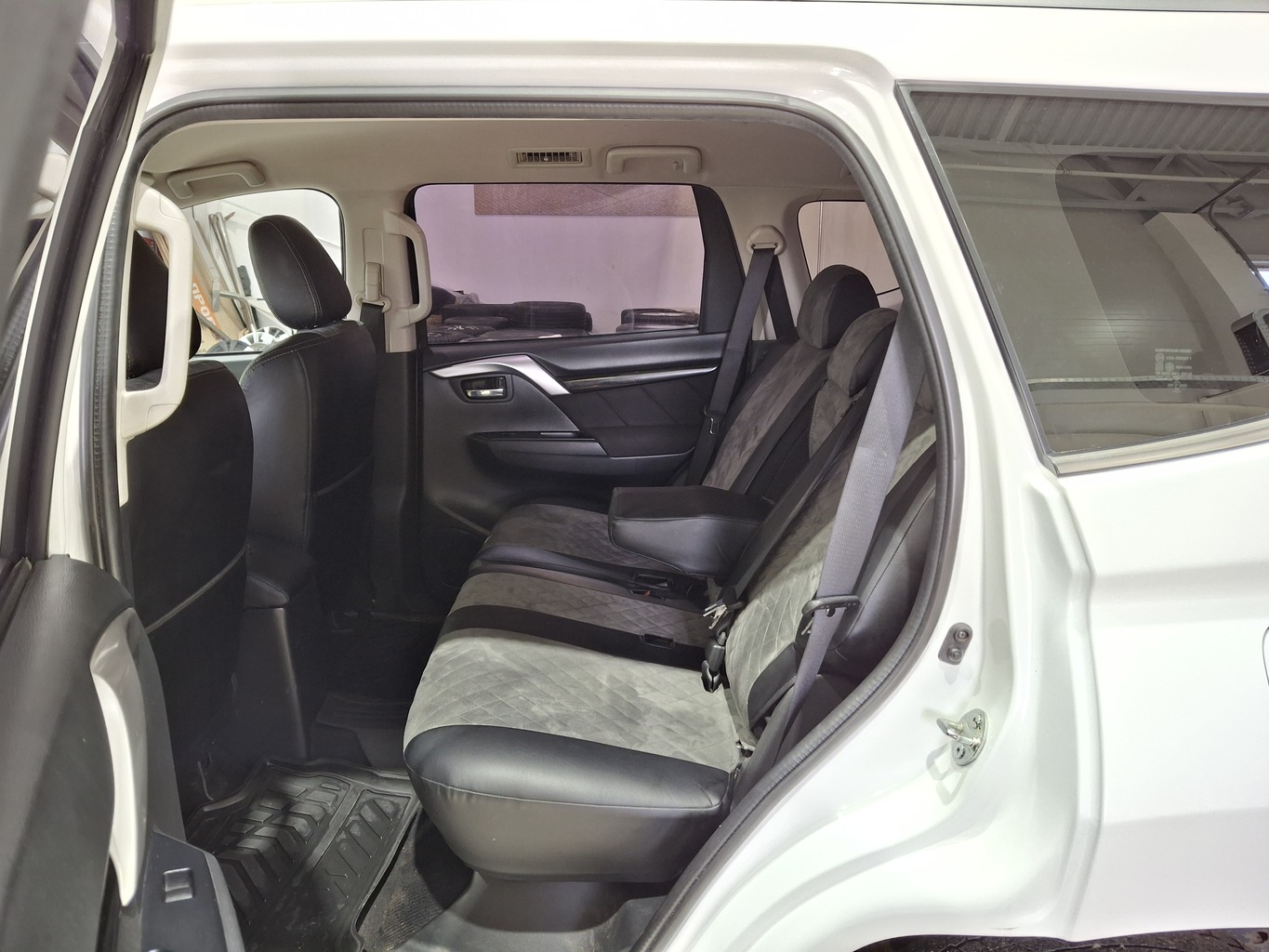 MITSUBISHI PAJERO