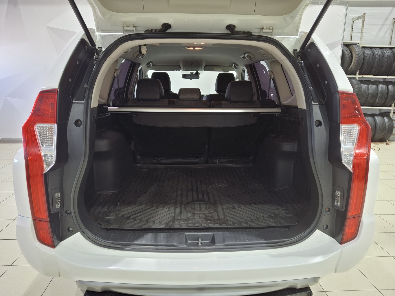 MITSUBISHI PAJERO