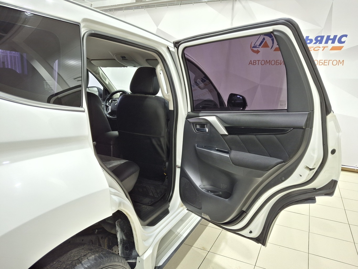 MITSUBISHI PAJERO