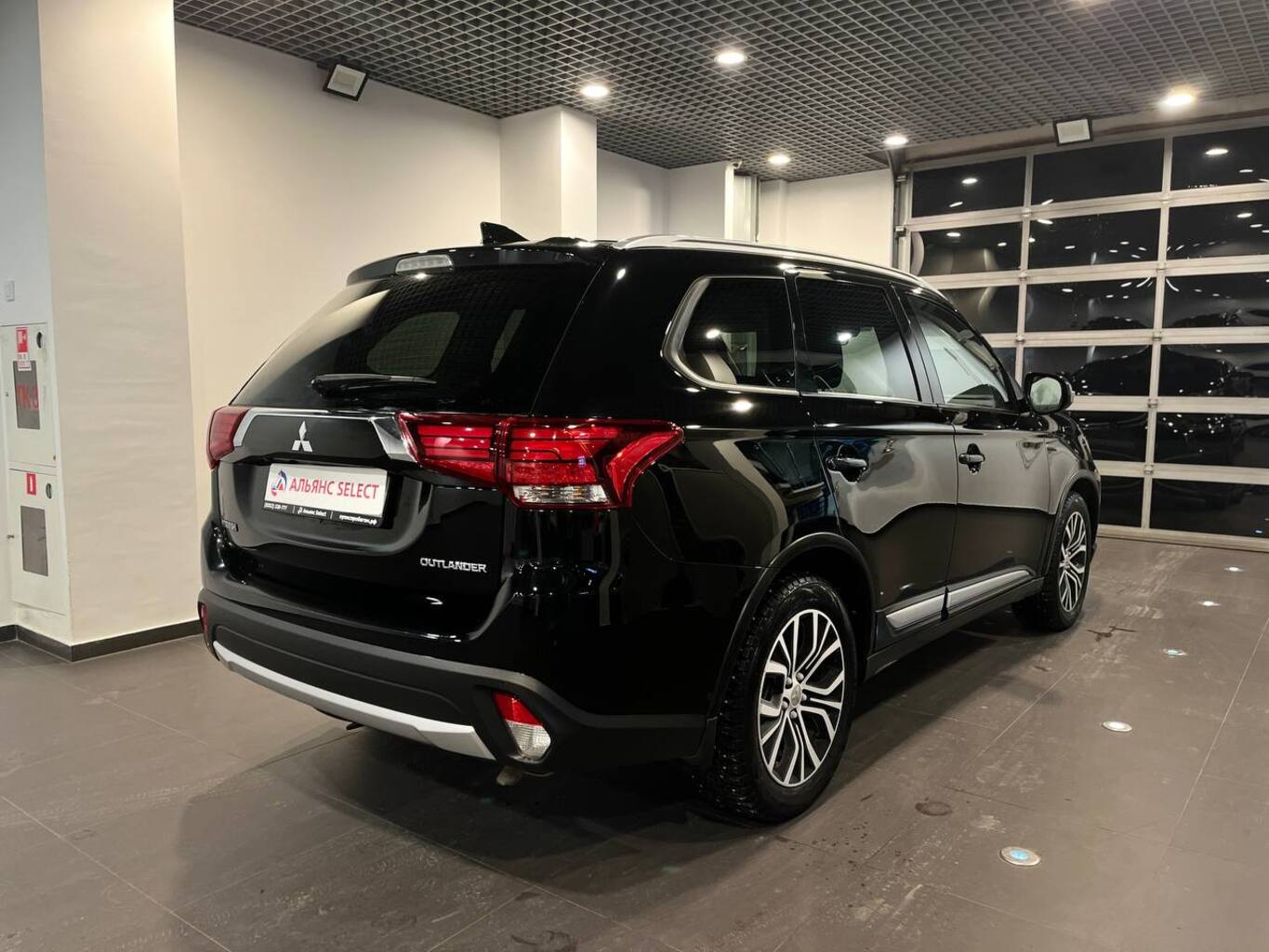 MITSUBISHI OUTLANDER