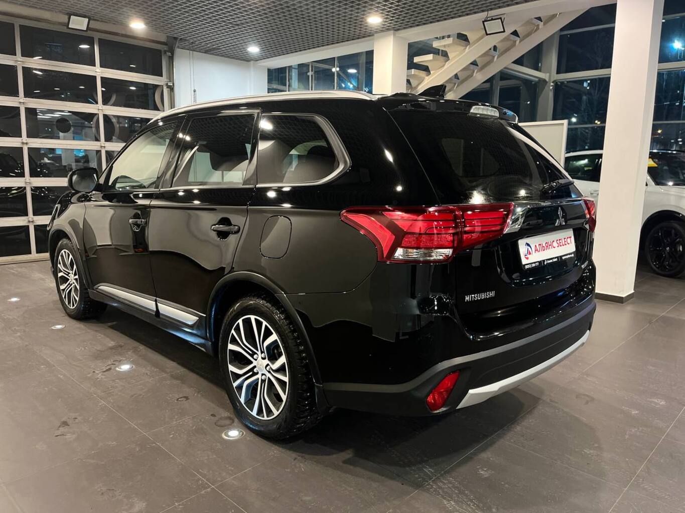 MITSUBISHI OUTLANDER