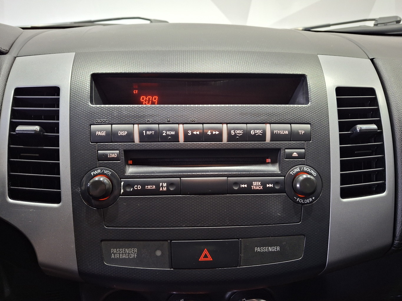 MITSUBISHI OUTLANDER