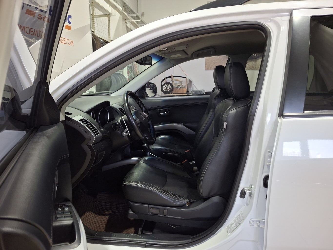 MITSUBISHI OUTLANDER