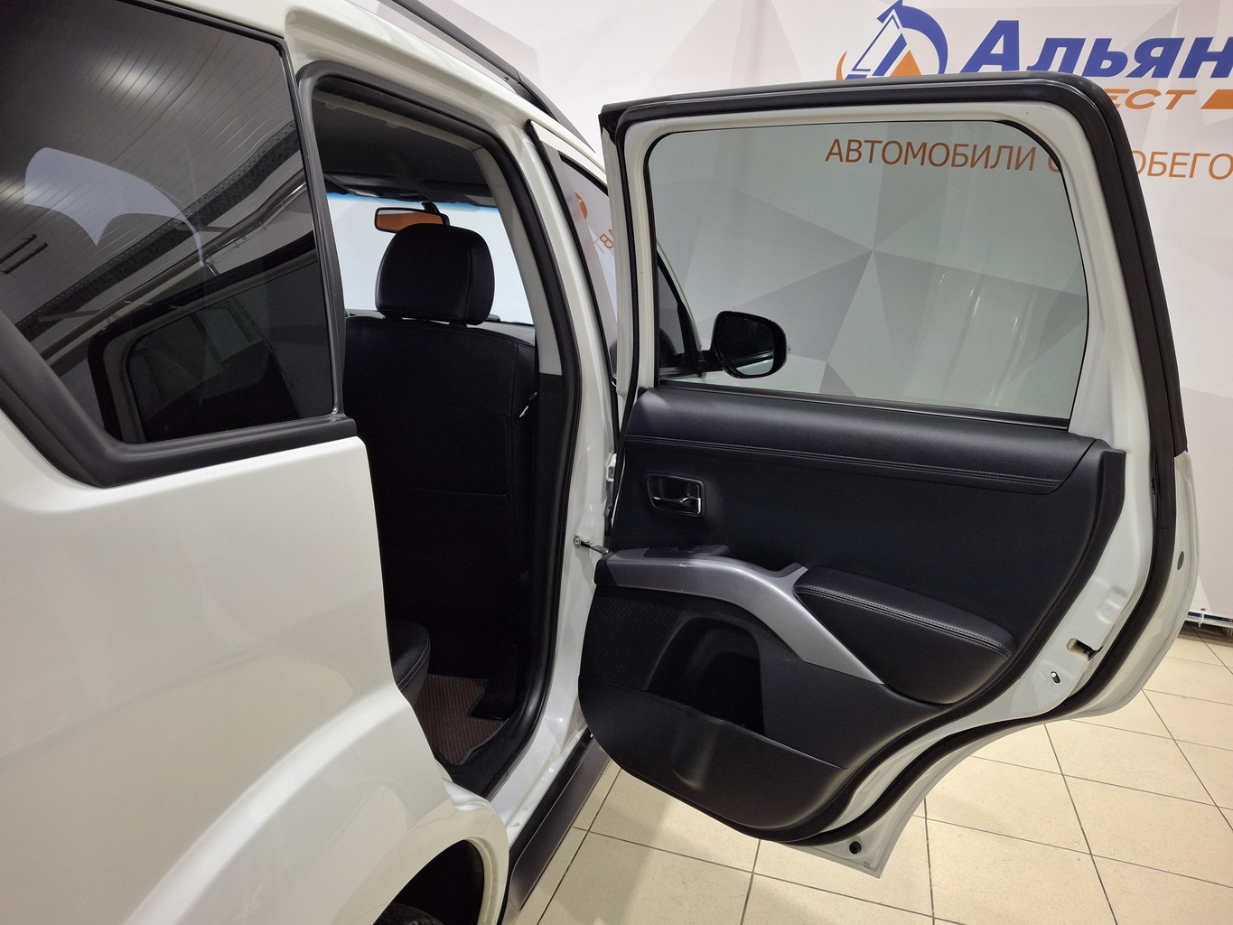 MITSUBISHI OUTLANDER