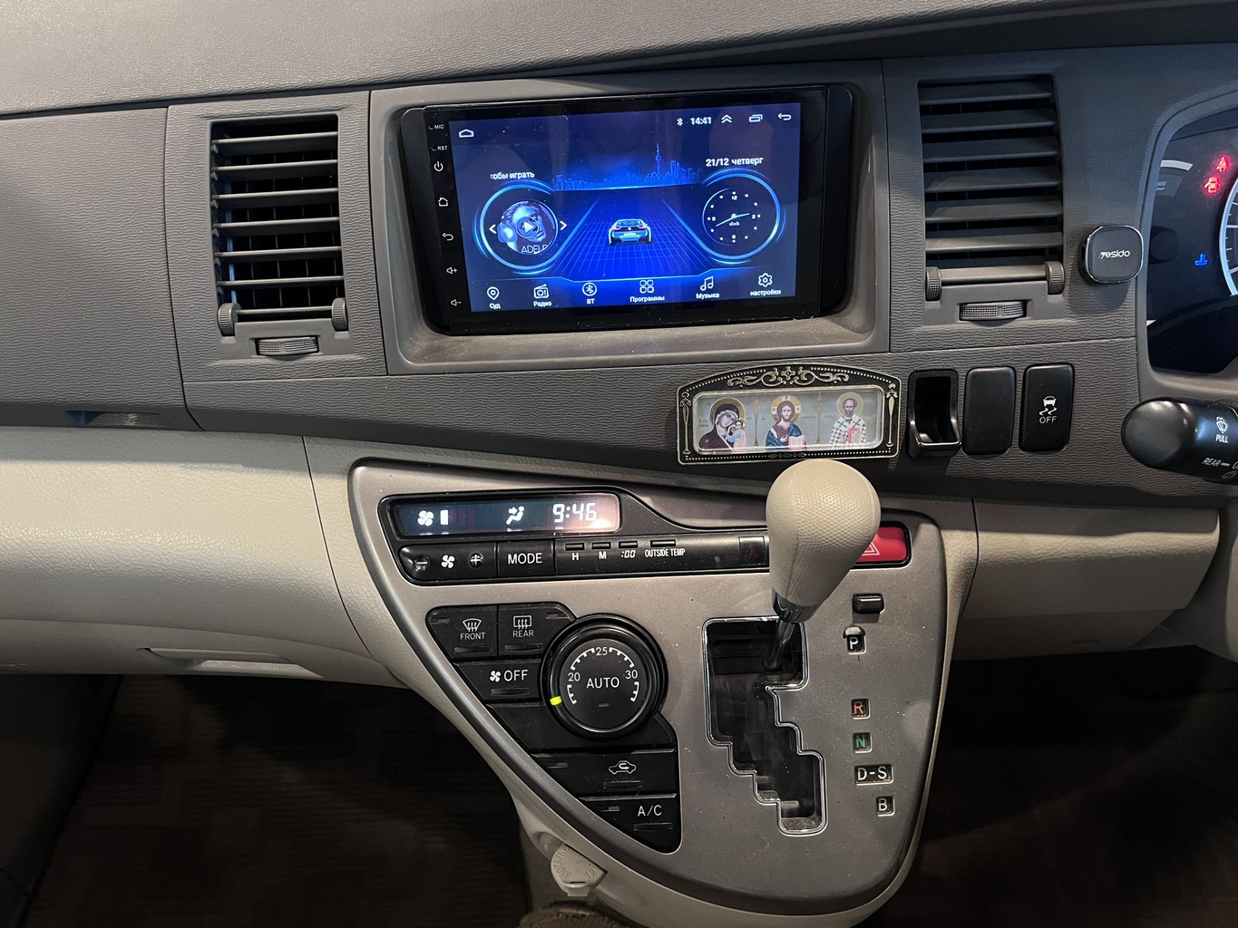 TOYOTA ISIS