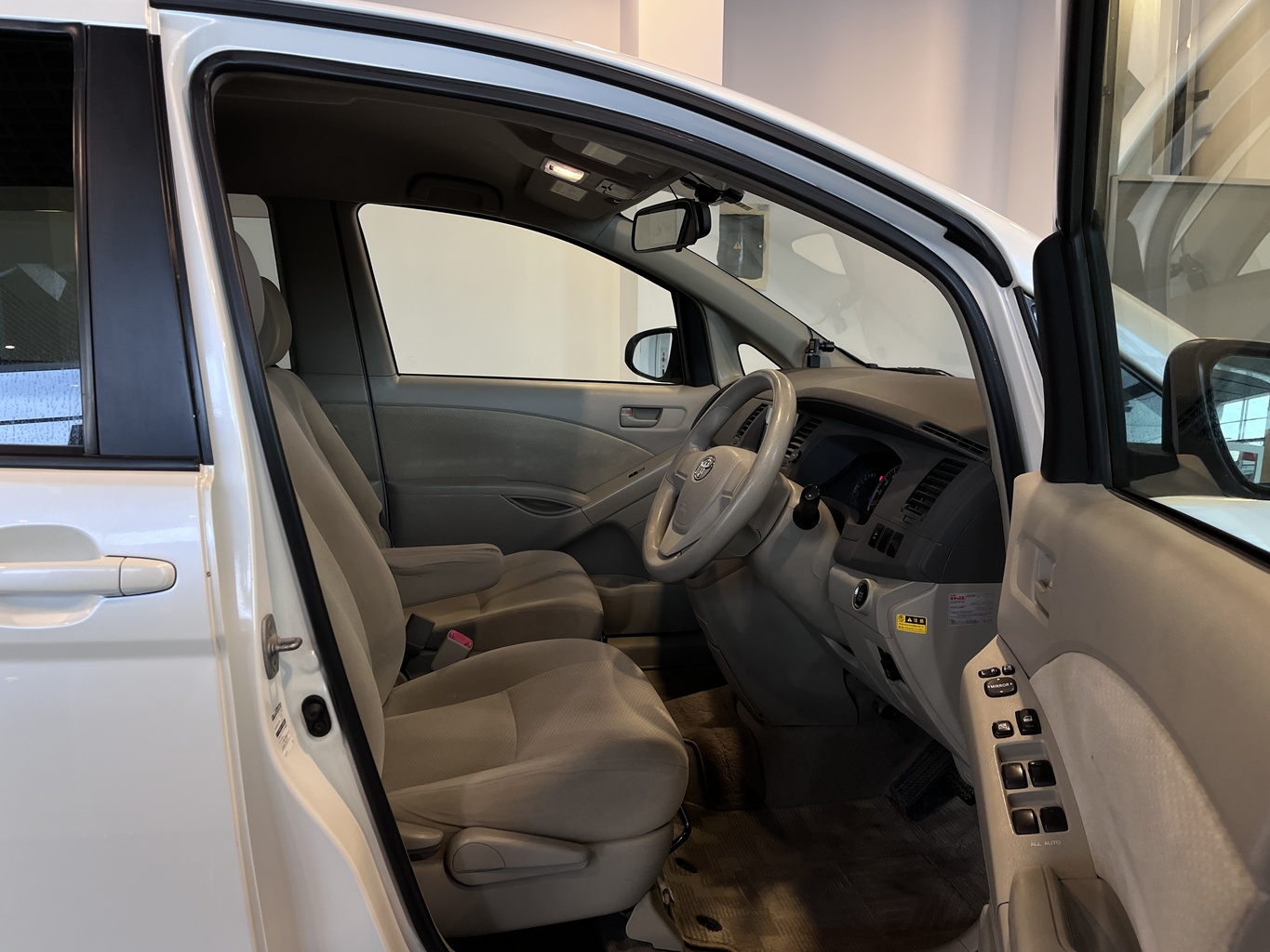 TOYOTA ISIS