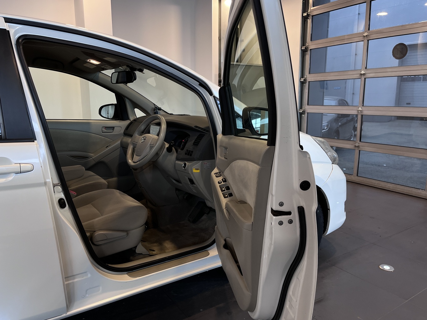 TOYOTA ISIS