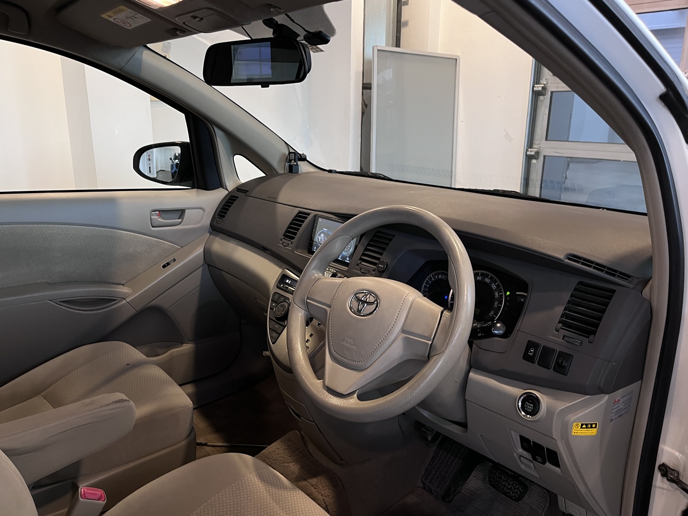 TOYOTA ISIS
